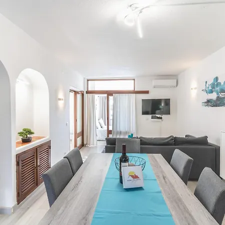 #109 Zelio House By Holidays *
