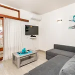 #109 Zelio House By Holidays *