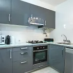 #109 Zelio House By Holidays *